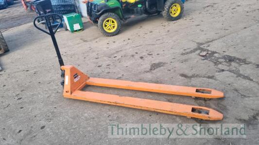 Long reach pallet truck