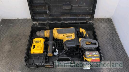 Dewalt DCH33 cordless breaker