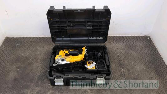 Dewalt DCS34 cordless jig saw