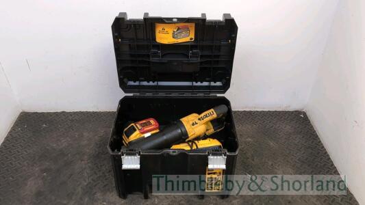 Dewalt DCS388 cordless reciprocating saw