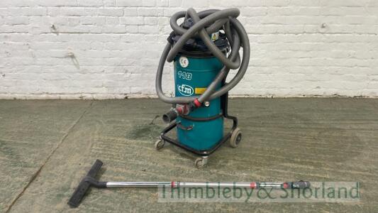 CFM 118 industrial vacuum with hoses and lance 240v