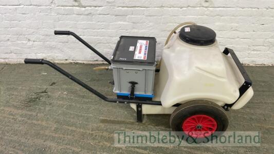 Mobile washing bowser, electric pump with adjustable pump rate