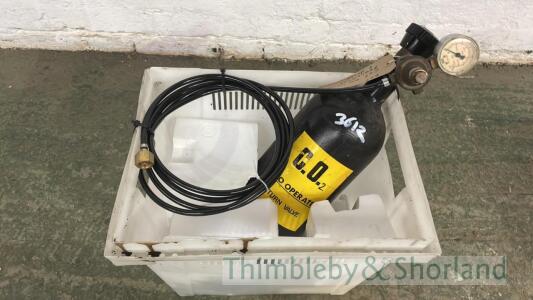 CO2 gas cylinder/regulator and hose