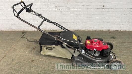 Honda HRH 536 roller mower