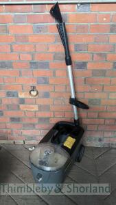 Karcher Puzzi cleaner