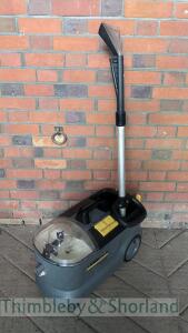 Karcher Puzzi cleaner