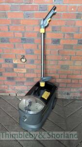 Karcher Puzzi cleaner