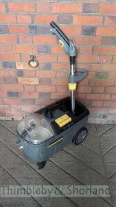 Karcher Puzzi cleaner