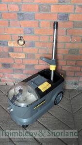 Karcher Puzzi cleaner