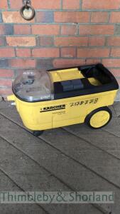 Karcher Puzzi cleaner