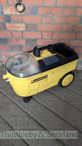 Karcher Puzzi cleaner