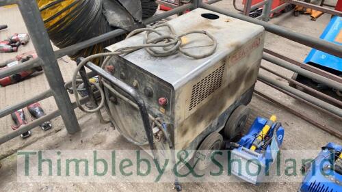 Electric hot water pressure washer E321388