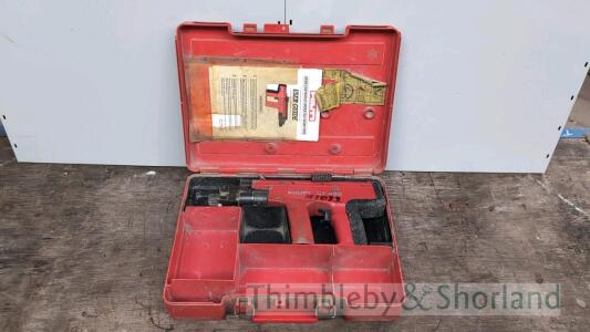 Hilti DX450 nail gun