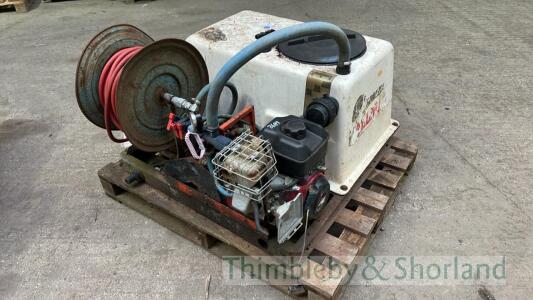 Portable water pump with tank and hose