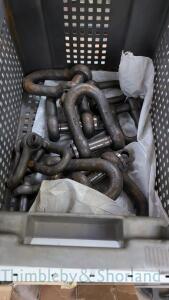 Tray of lifting shackles