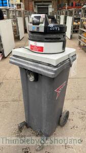 Max Vac dustbin vacuum