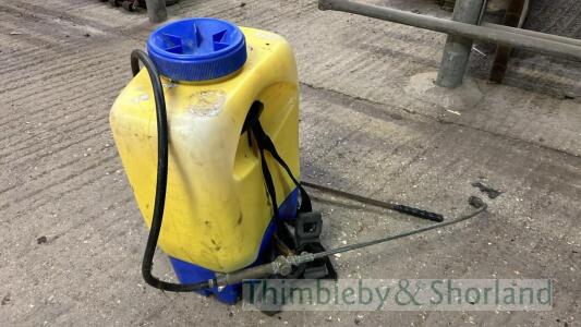 Knapsack sprayer