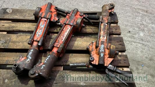 3 hydraulic breakers