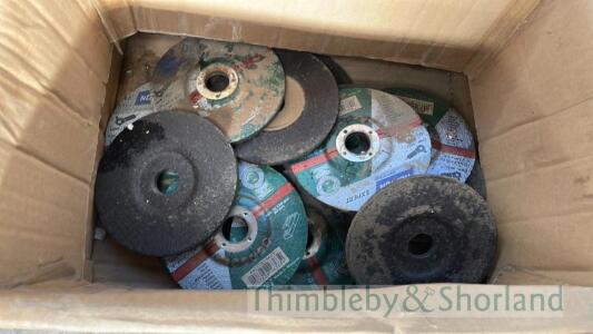 Quantity of grinding discs