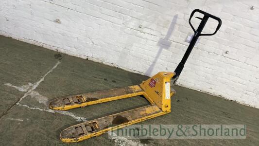 Pallet truck