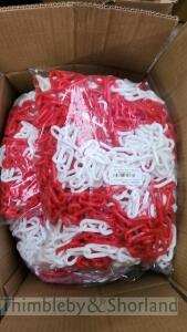 Quantity of plastic barrier chain