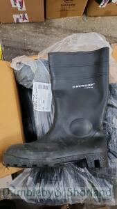 5 pairs of steel toe wellies - 2x size 9, 2x size 10, 1x size 8