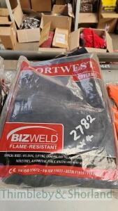 4 Bizwell coveralls (2x S, 2x XXL