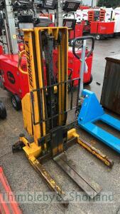 Formula high lift pallet truck