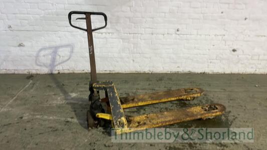 Pallet truck