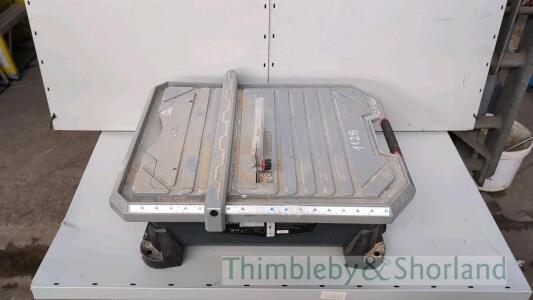 Tile cutter 240v