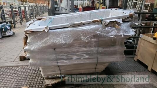 Pallet of 9 bath tubs