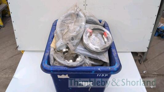 Quantity of plumbing hoses