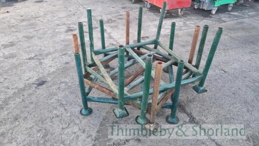 4 metal stillages