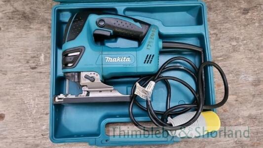 Makita HR2630 hammer drill