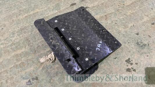 Heavy duty traffic flow plate