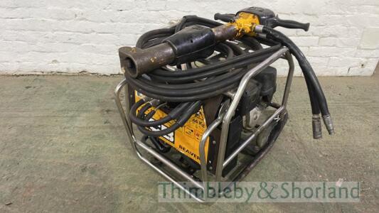 JCB Beaver pack hose and gun