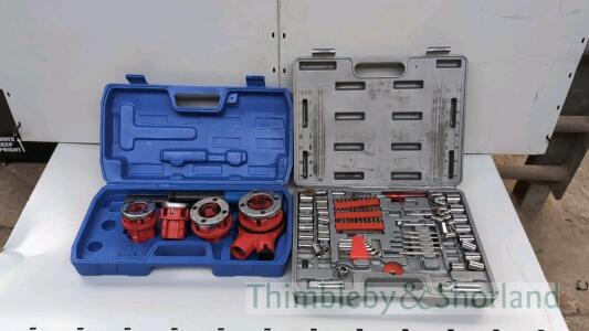 Pipe threade and socket set