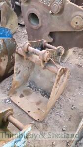 Digger bucket 600mm 45mm pins