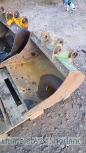 Digger bucket 600mm 30mm pins