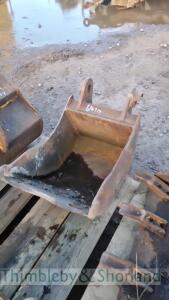 Digger bucket 300mm 30mm pins