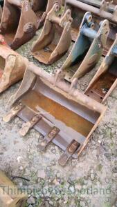 Digger bucket 600mm 25mm pins