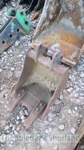 Digger bucket 300mm 25mm pins