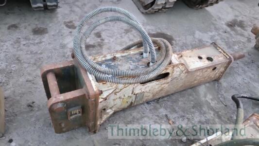 Hydraulic breaker