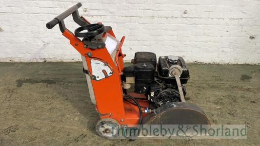 Husqvarna FS400Lv petrol road saw