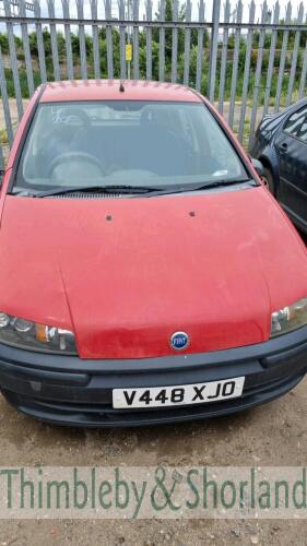 FIAT PUNTO 1.2 - V448 XJO Date of registration: 18.01.2000 1242cc, petrol, 5 speed manual, red Odometer reading at last MOT: 45,613 miles MOT expiry date: 25.11.2020 No key, V5 available Broken window