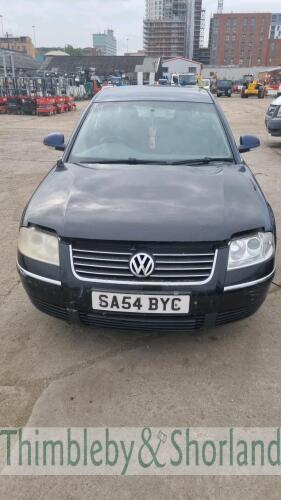 VW PASSAT TRENDLINE TDI 100 - SA54 BYC This vehicle may be purchased only by the holder of an ATF certificate and must be dismantled Date of registration: 13.09.2004 1896cc, diesel, 5 speed manual, blue Odometer reading at last MOT: 209,183 miles MOT ex