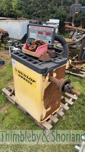 Dunlop DWB950 wheel balancer and DTM tyre changer