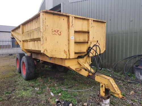 Richard Weston twin axle 13T dump trailer (1990) Independent axles