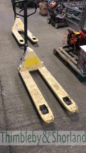 Hyster pallet truck